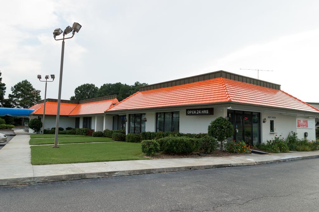 Готель Super 8 By Wyndham Rocky Mount I-95 Exit 145 Battleboro Екстер'єр фото